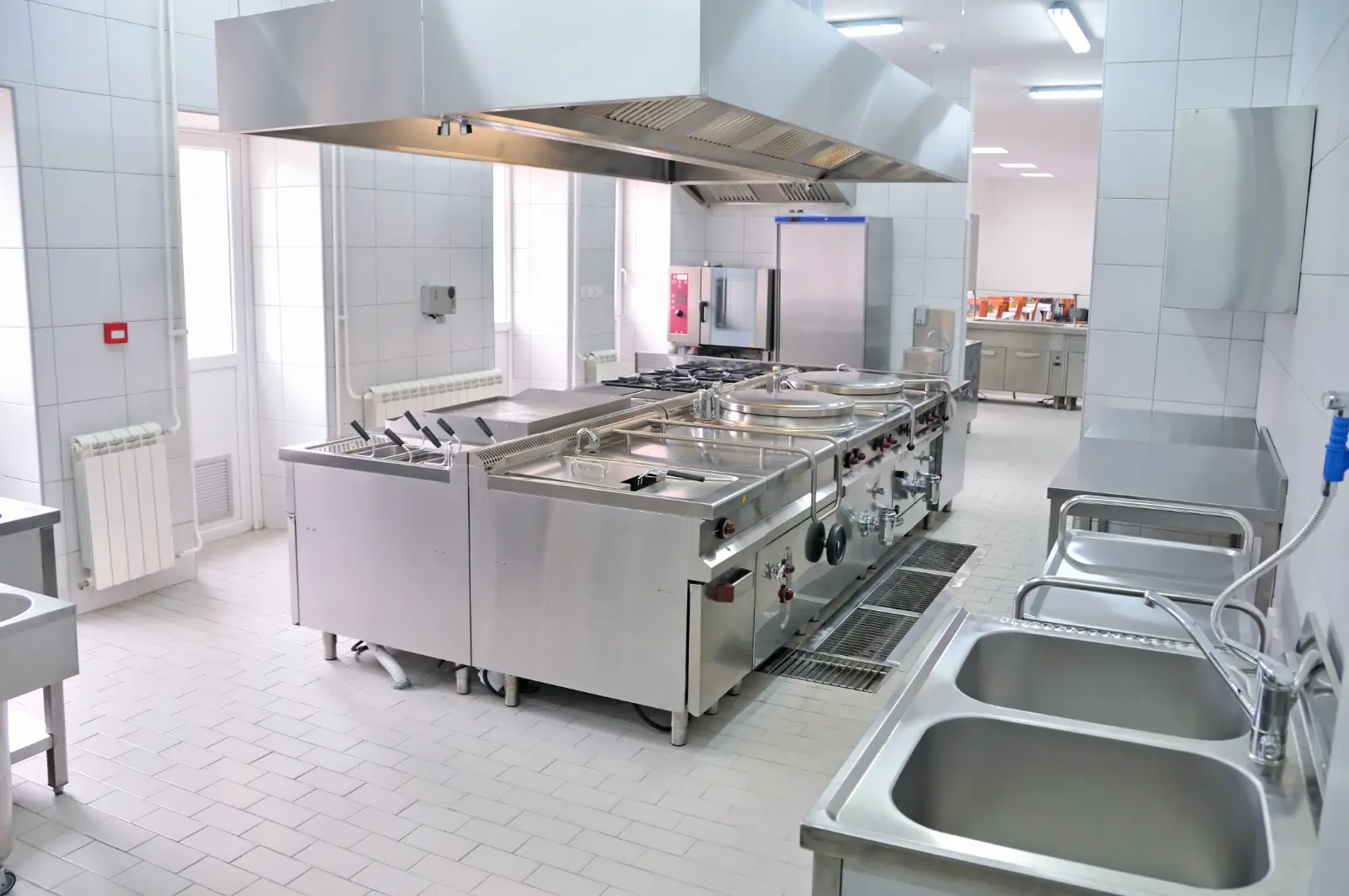 Professional kitchen interior w1600